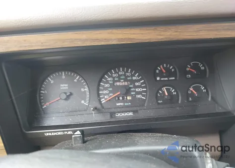 1994 Dodge Dakota z USA, uszkodzony, nr VIN 1B7GL23X8RS630456